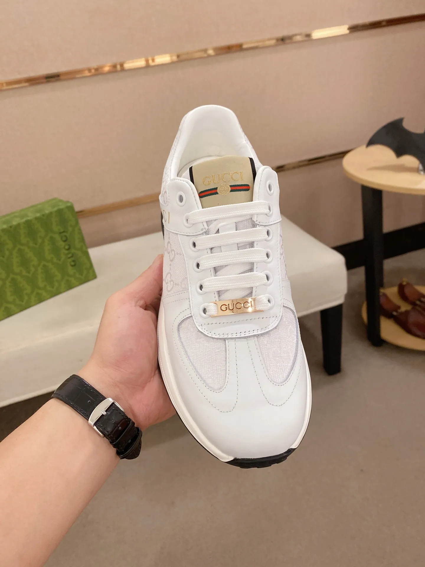 Men's clothing and shoes💰 400💰🇮🇹🇮🇹GUCCI (Gucci) top 🔍🔍 new models are on sale at the same time, the upper 🇮🇹 is imported Italian first-layer cowhide, the lining is fully imported sheepskin 💪💪, completely 1⃣️compared 1⃣️Reproduction🇮🇹💪💪, ⚠Sole: The original sole is specially provided by the original factory, the exclusive movable molded sole is super comfortable, ⚠Original factory follow-up goods, 🔍🔍high quality, you can enter and leave the counter at will, welcome to compare⚠. Code number: 38-44 (45 is custom-made and cannot be returned or exchanged)